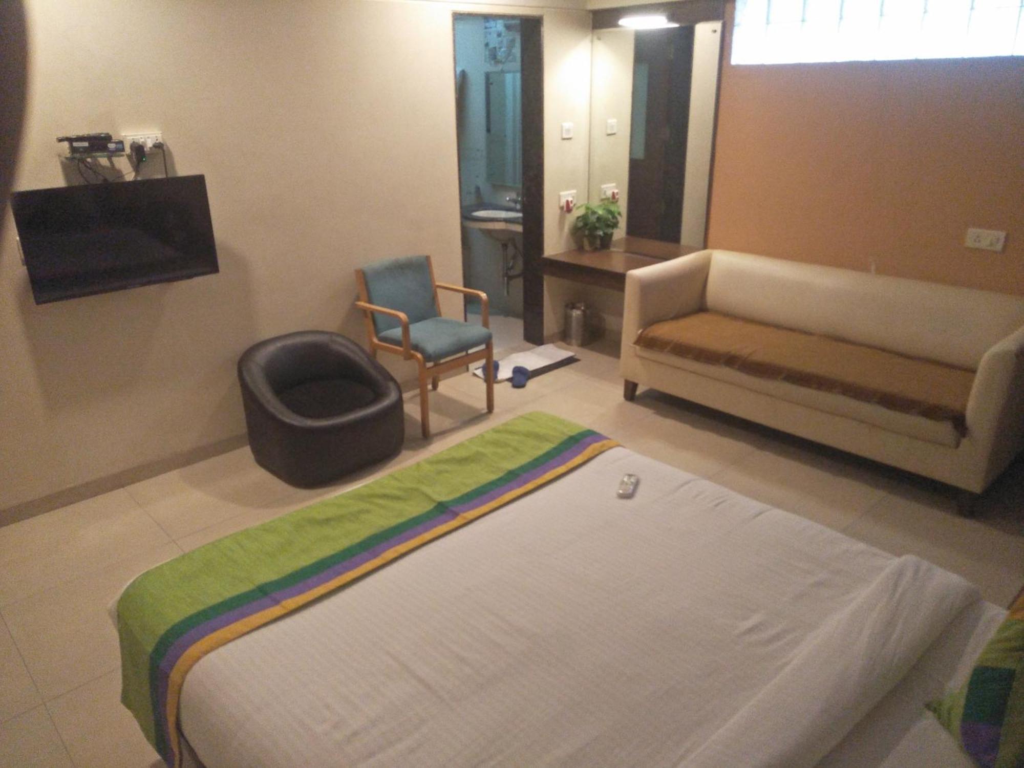 Treebo Trend Hotel Basera Pune Exterior foto
